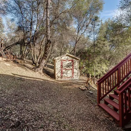Villa Creek Side Getaway
